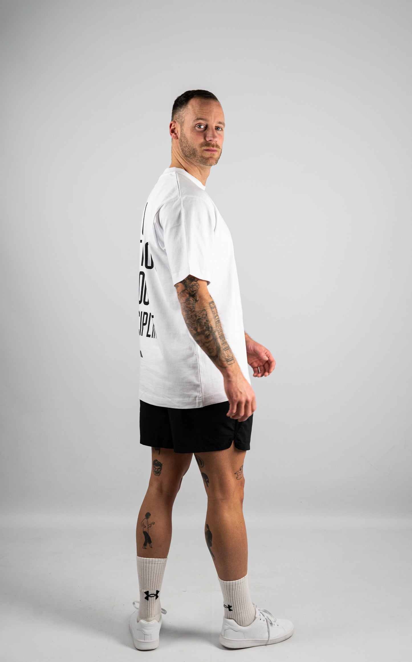 0% MOTIVATION 100% DISCIPLINE OVERSIZE WHITE